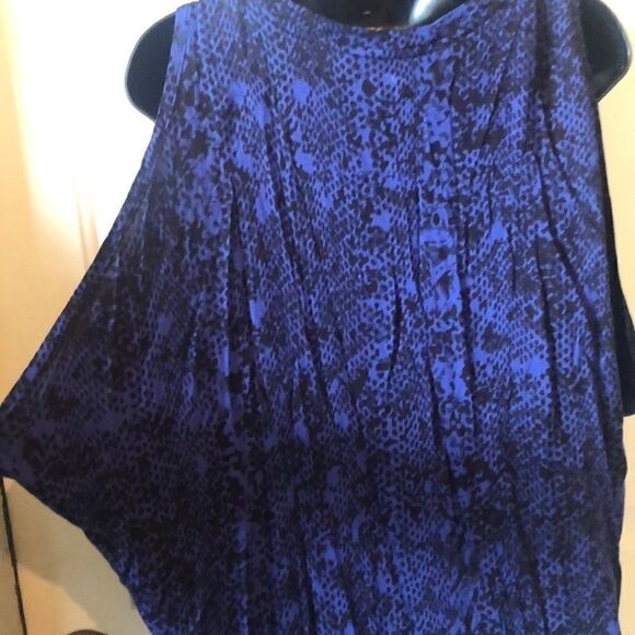 a.n.a. sleeveless top w draping arm - Picture 4 of 6